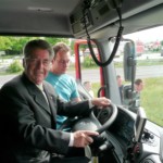 Bundespräsident a.d. Heinz Fischer besichtigt im Jahr 2007 das damals neue Pumpenfahrzeug